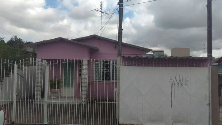 CASA A 5 MINUTOS DO CENTRO DE SAPUCAIA