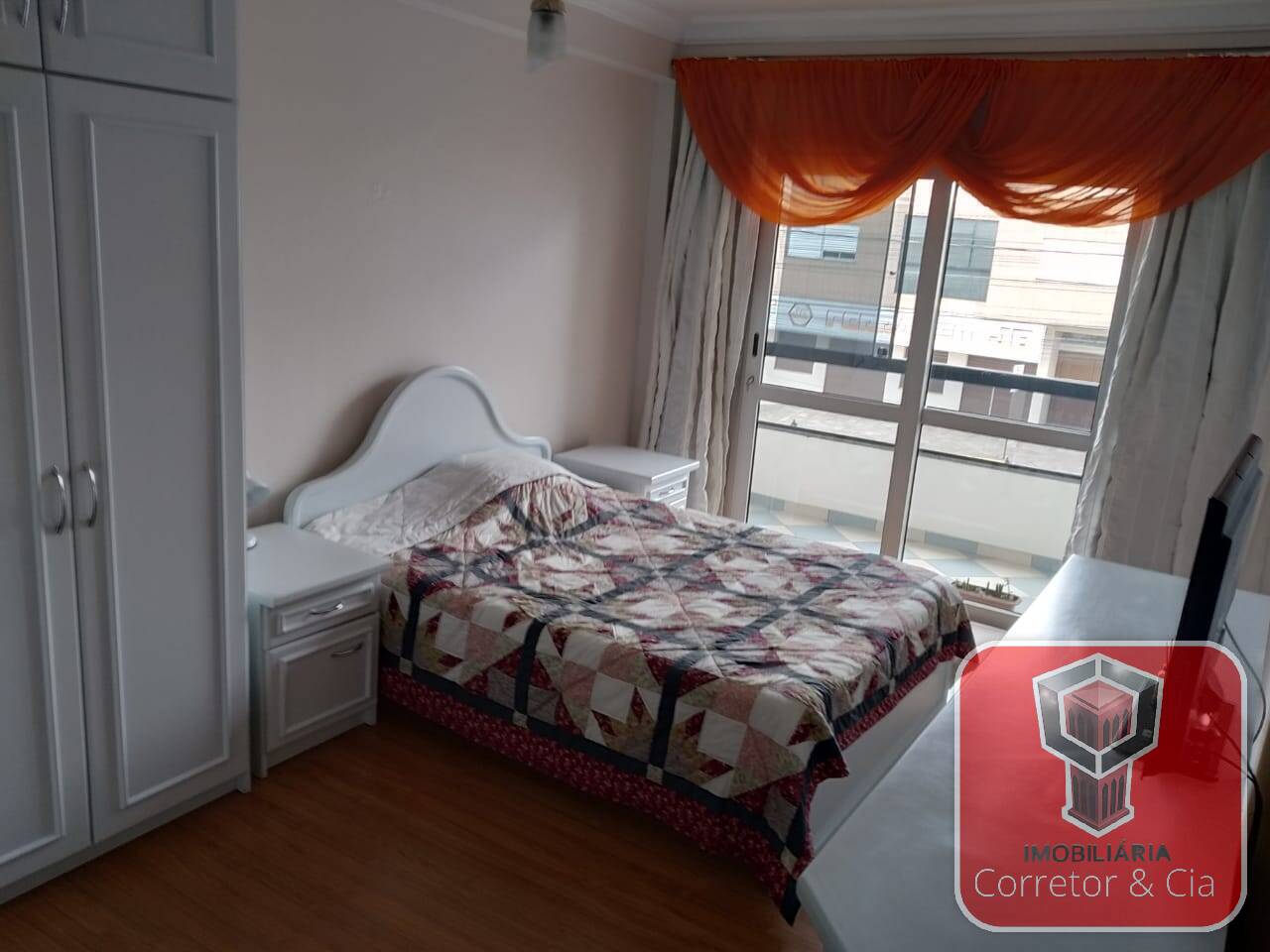 APARTAMENTO COM SUÍTE E HIDRO NO CENTRO