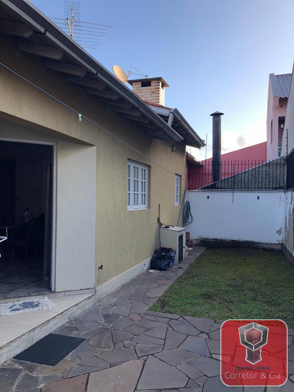 VENDE-SE LINDA CASA NO BAIRRO: PARAISO