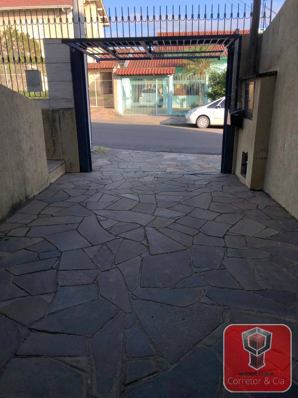 VENDE-SE LINDA CASA NO BAIRRO: PARAISO