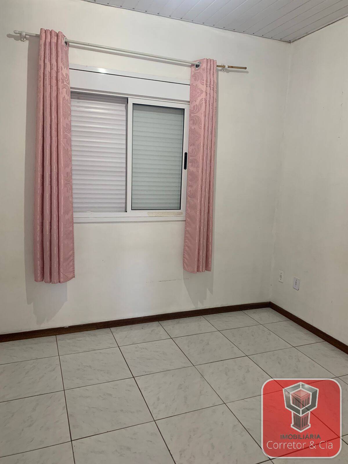 VENDE-SE CASA NO BAIRRO:FORTUNA
