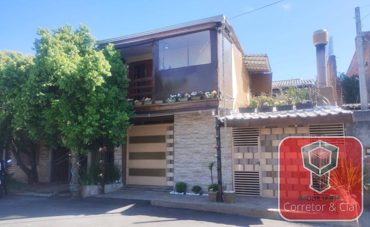 VENDE-SE ÓTIMA CASA 2 DORMITÓRIOS E 1 SUITE.