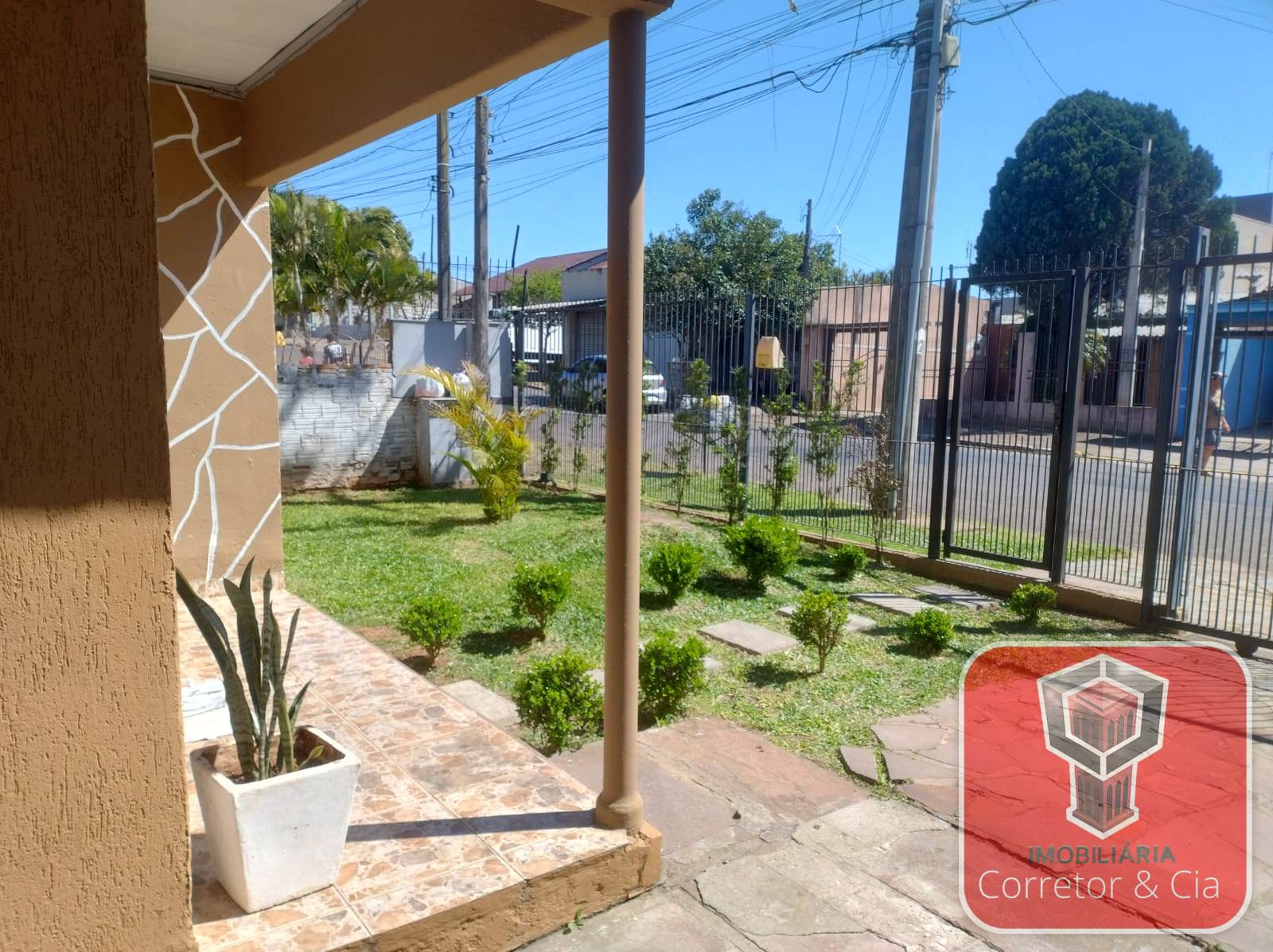 OPORTUNIDADE IMPERDÍVEL – CASA PRÓXIMA AO CENTRO!