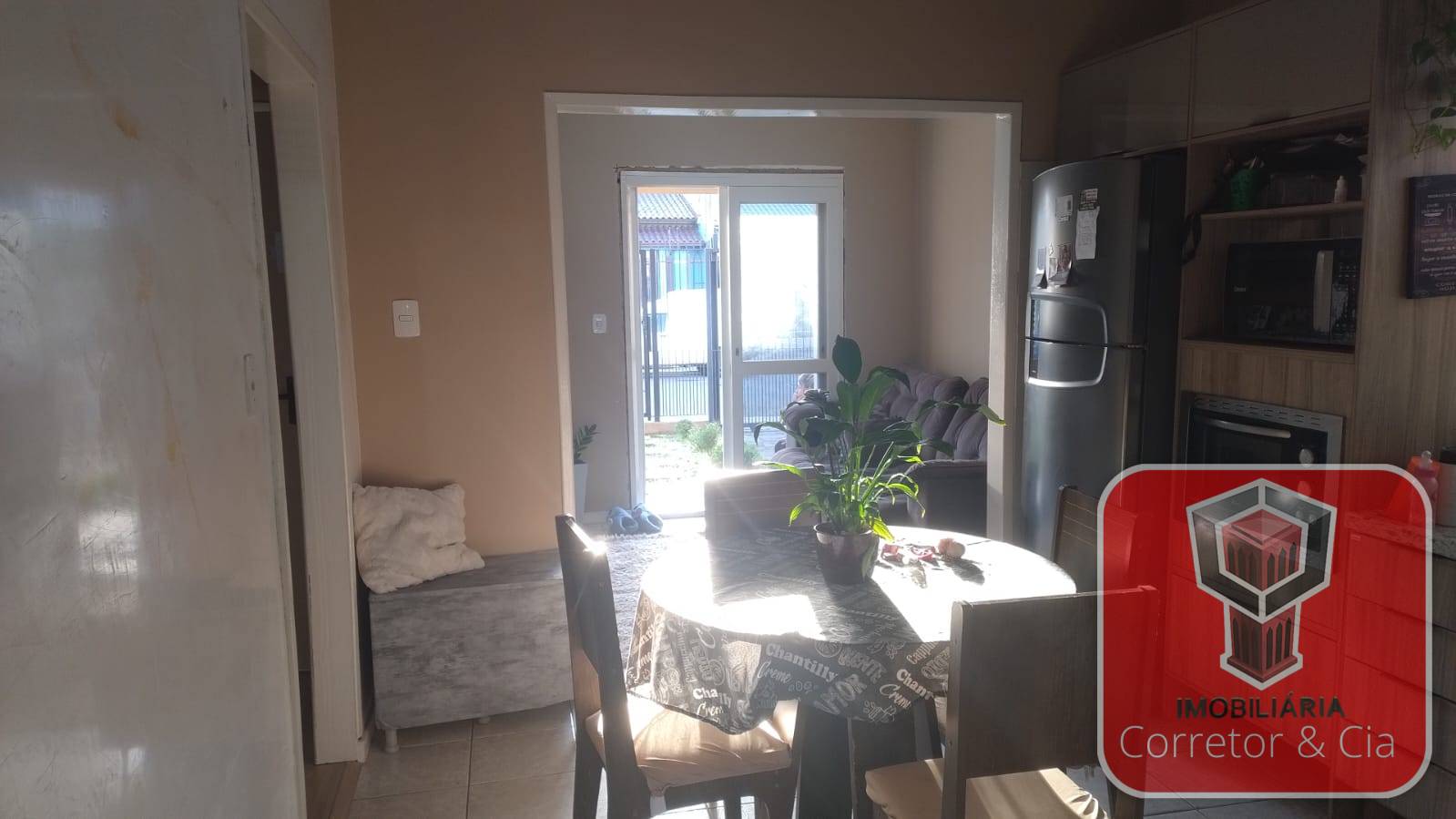 OPORTUNIDADE IMPERDÍVEL – CASA PRÓXIMA AO CENTRO!