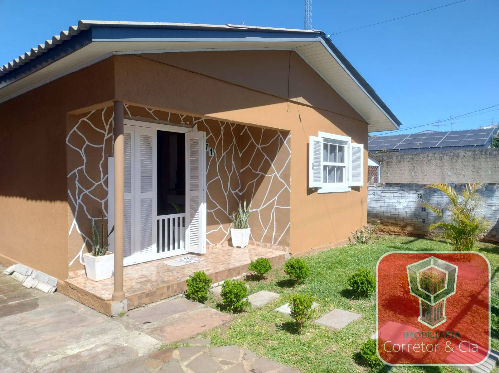 OPORTUNIDADE IMPERDÍVEL – CASA PRÓXIMA AO CENTRO!