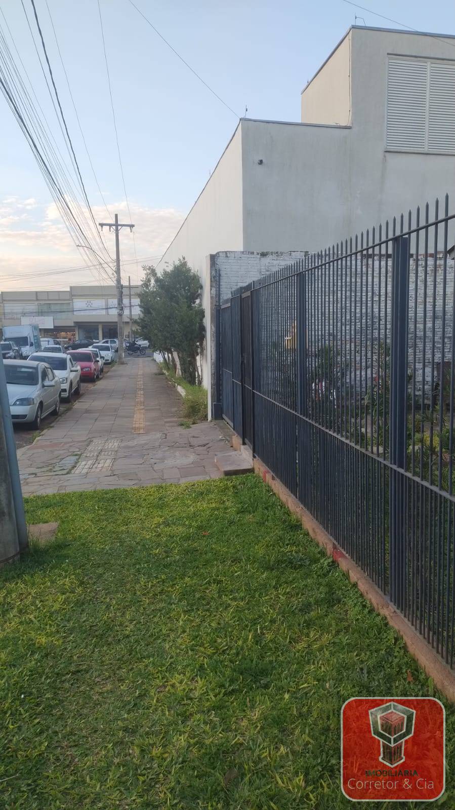 OPORTUNIDADE IMPERDÍVEL – CASA PRÓXIMA AO CENTRO!