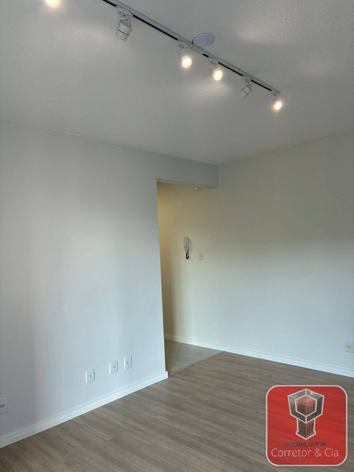 APARTAMENTO RESIDENCIAL MONIQUE ESTEIO