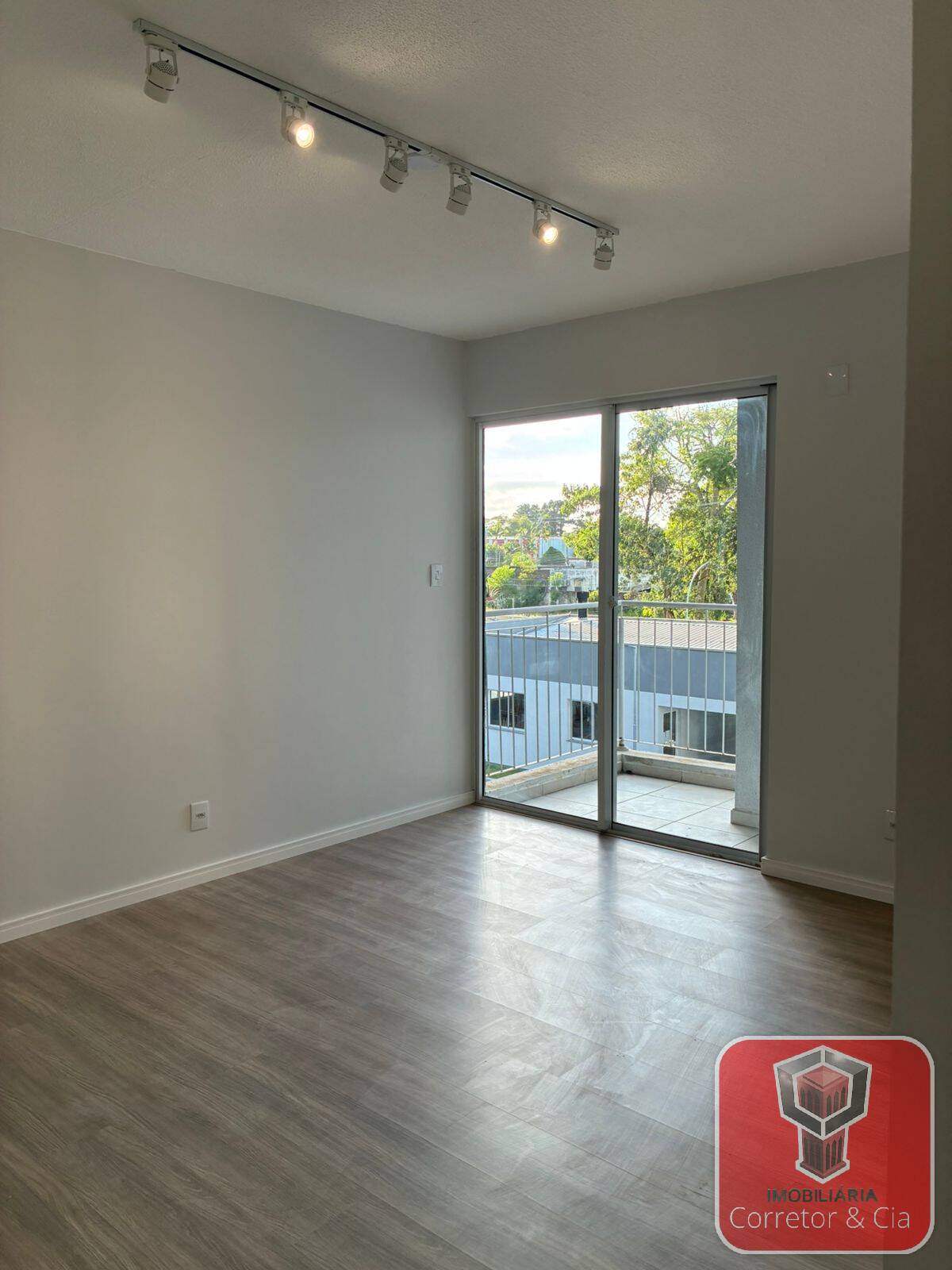 APARTAMENTO RESIDENCIAL MONIQUE ESTEIO