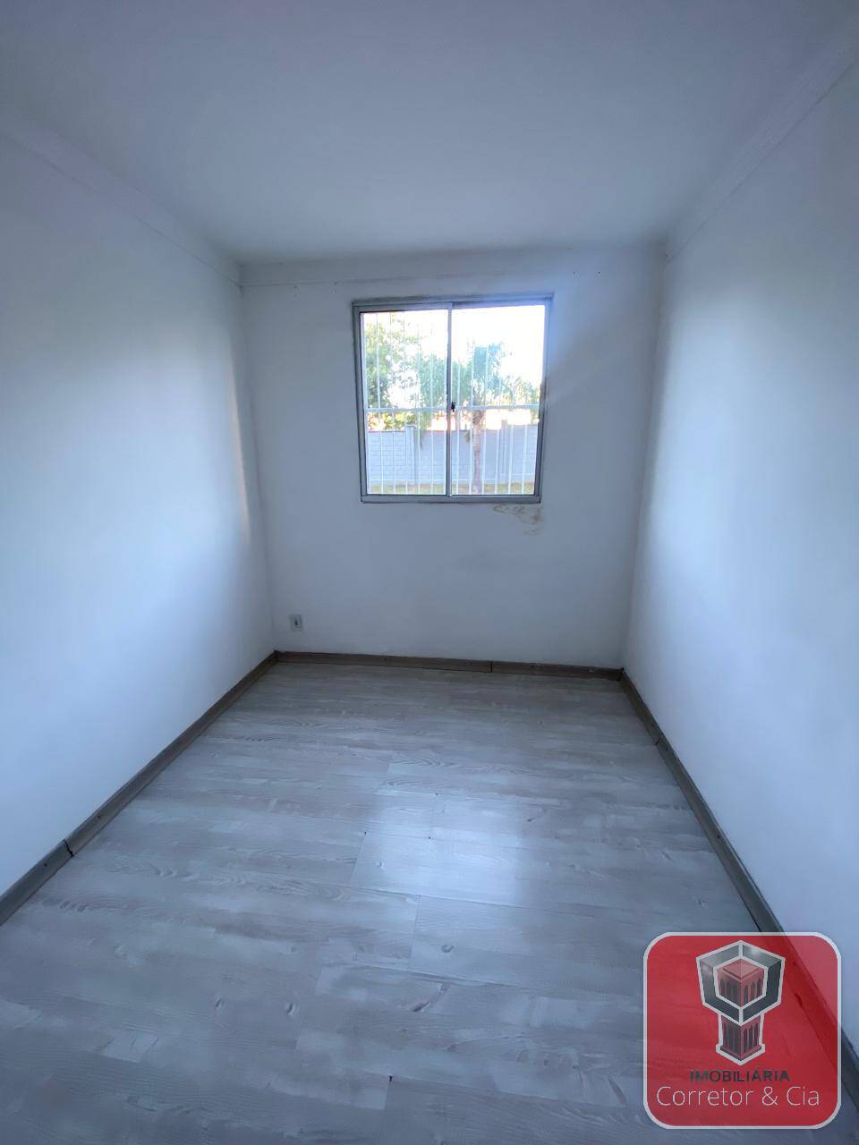 VENDE-SE APARTAMENTO TÉRREO NO PORTO DE NÁPOLIS