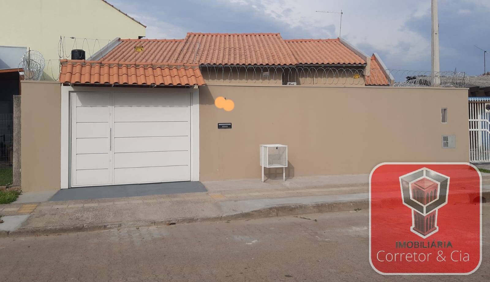 CASA À VENDA NO BAIRRO COLONIAL