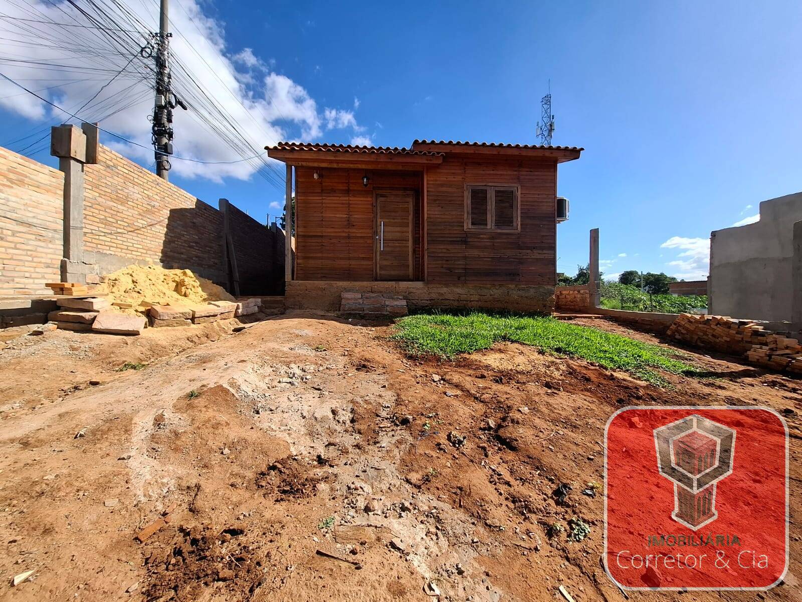 CASA À VENDA NO BAIRRO - COLINA VERDE