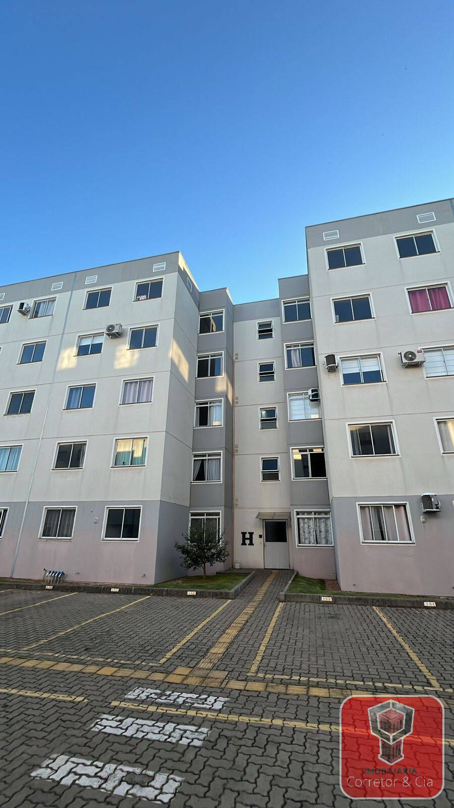 VENDE-SE APARTAMENTO NO CONDOMÍNIO ANITA GARIBALDI