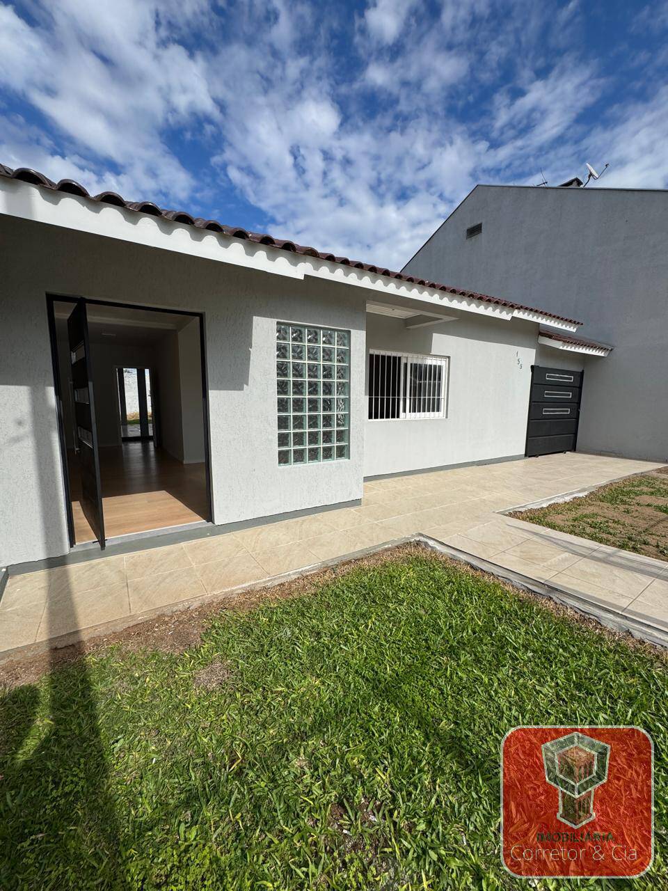 VENDE-SE CASA NO BAIRRO TRÊS PORTOS